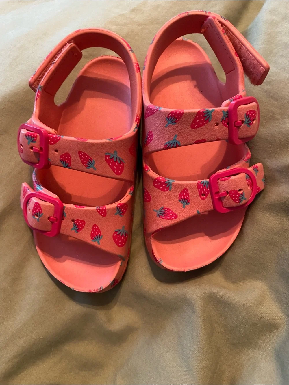Strawberry 9/10T sandals